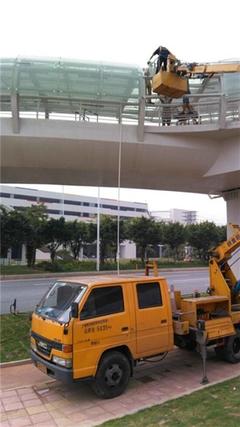 高空作業(yè)解決方案專家 花都譽恒機(jī)械提供外墻玻璃清洗及吸污服務(wù)