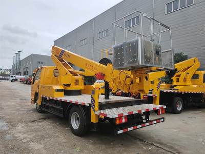 登高車、25慶鈴高空作業(yè)車、國六直臂高空作業(yè)車與清洗吸污車 現(xiàn)代城市作業(yè)的多功能利器